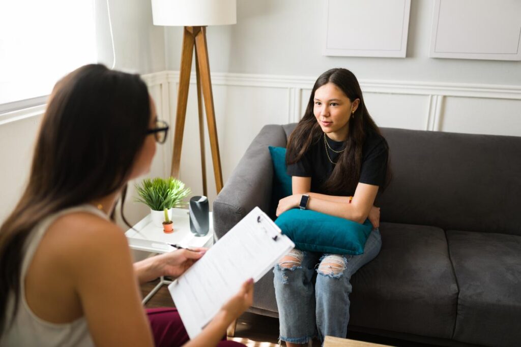 Therapist explaining the signs of a teen mental health crisis