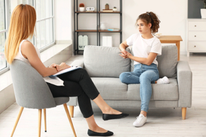 Teen talks to therapist in an adolescent intensive outpatient program